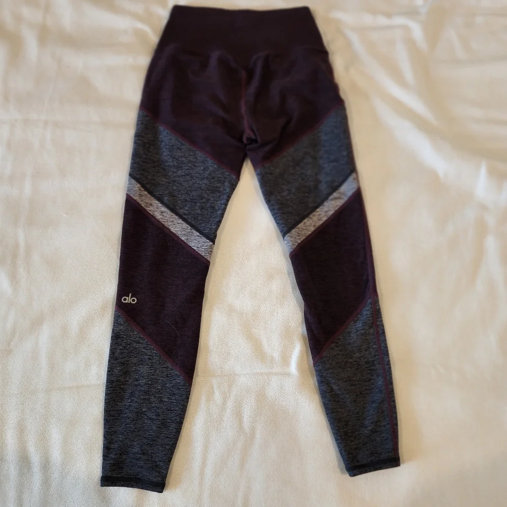 Alo Yoga Sheila Leggings Colorblock Size XS Burgandy Gray